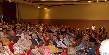 Llenos incre&#237;bles en las presentaciones de libros