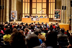 Llenos incre&#237;bles en las presentaciones de libros